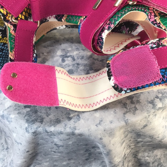 FashionNova Head in the Clouds Multi Snake 5.5” Platform Heels WMS 6M🌟NWOT🌟 - Picture 10 of 13